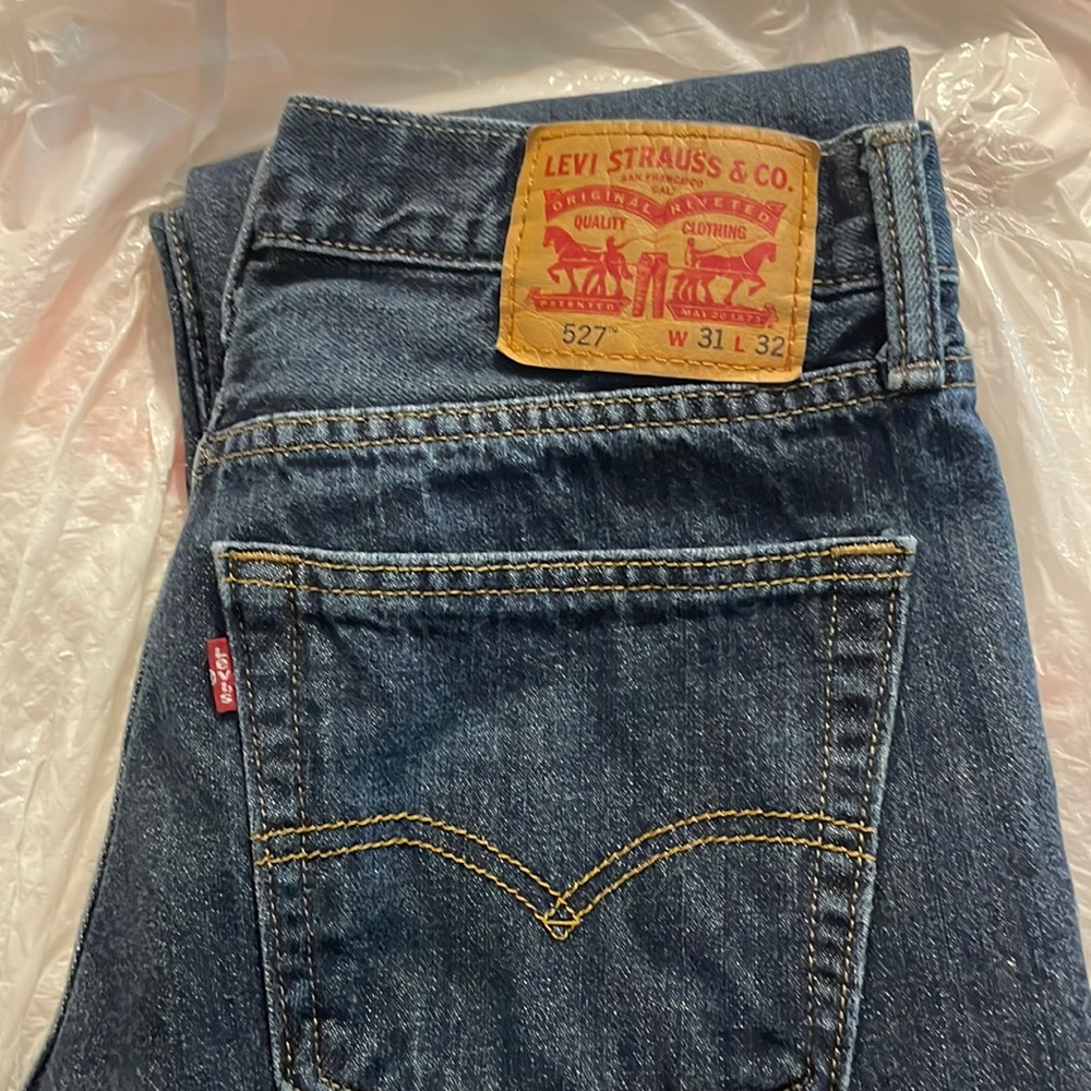 Levi Strauss 527 31x32. Dark wash boot cut.